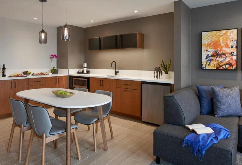 جناح غرفتين نوم, The Watermark