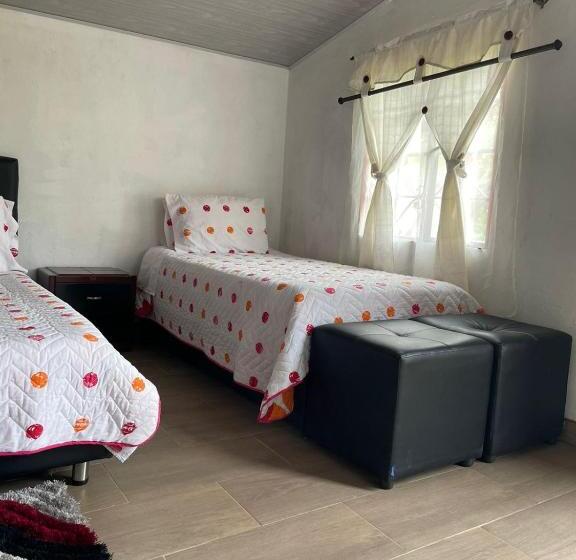 חדר משפחתי, Cabaña Campestre Miraluna