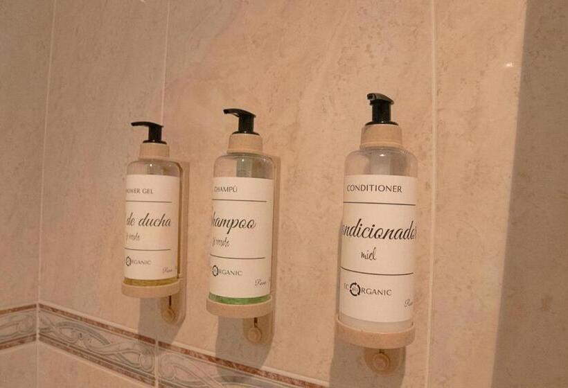 اتاق استاندارد با چشم‌انداز استخر, Hostal Casa Rural Rosa Nonna