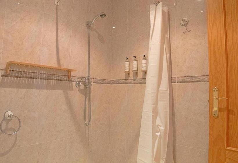 اتاق استاندارد با چشم‌انداز استخر, Hostal Casa Rural Rosa Nonna