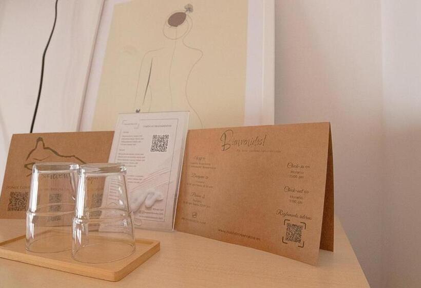 اتاق استاندارد با چشم‌انداز استخر, Hostal Casa Rural Rosa Nonna