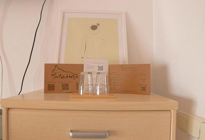 اتاق استاندارد با چشم‌انداز استخر, Hostal Casa Rural Rosa Nonna