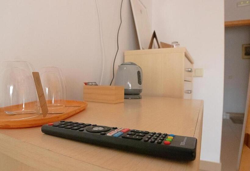 اتاق استاندارد با چشم‌انداز استخر, Hostal Casa Rural Rosa Nonna