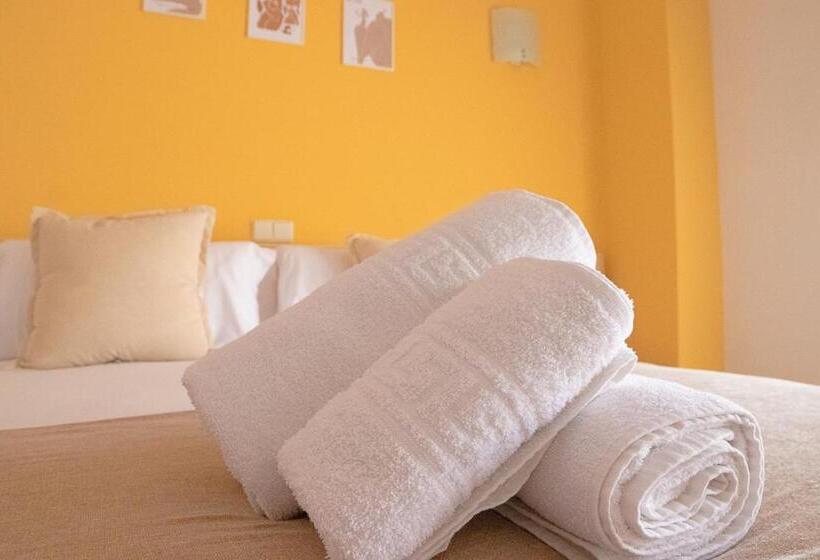 اتاق استاندارد با چشم‌انداز استخر, Hostal Casa Rural Rosa Nonna