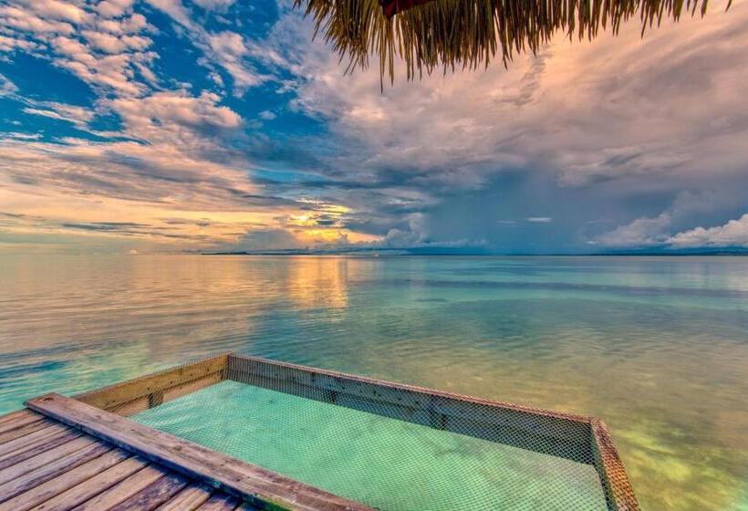 بانگلوی لوکس, Azul Over The Water Resort