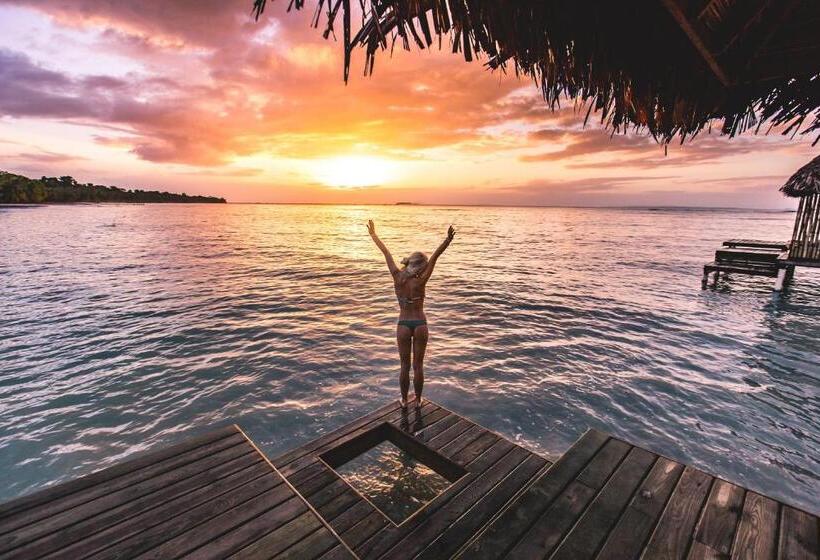 بانگلوی استاندارد, Azul Over The Water Resort