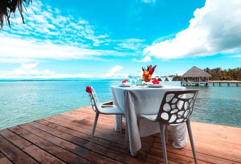 بانگلوی استاندارد, Azul Over The Water Resort