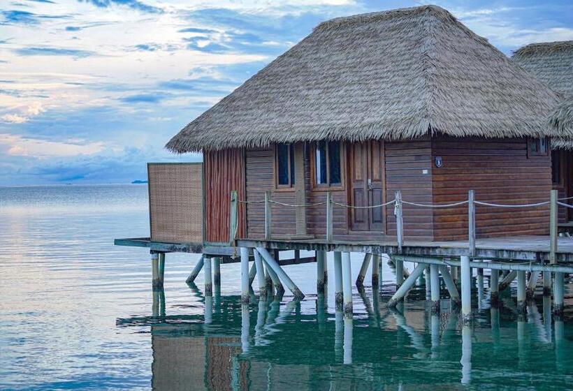 بانگلوی استاندارد, Azul Over The Water Resort