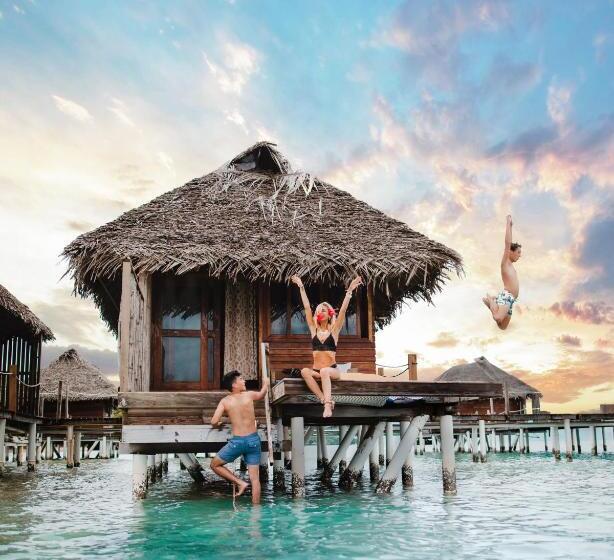 بانگلوی استاندارد, Azul Over The Water Resort