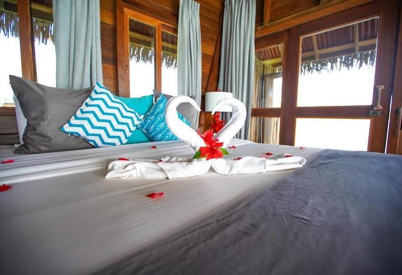 بانگلوی لوکس, Azul Over The Water Resort