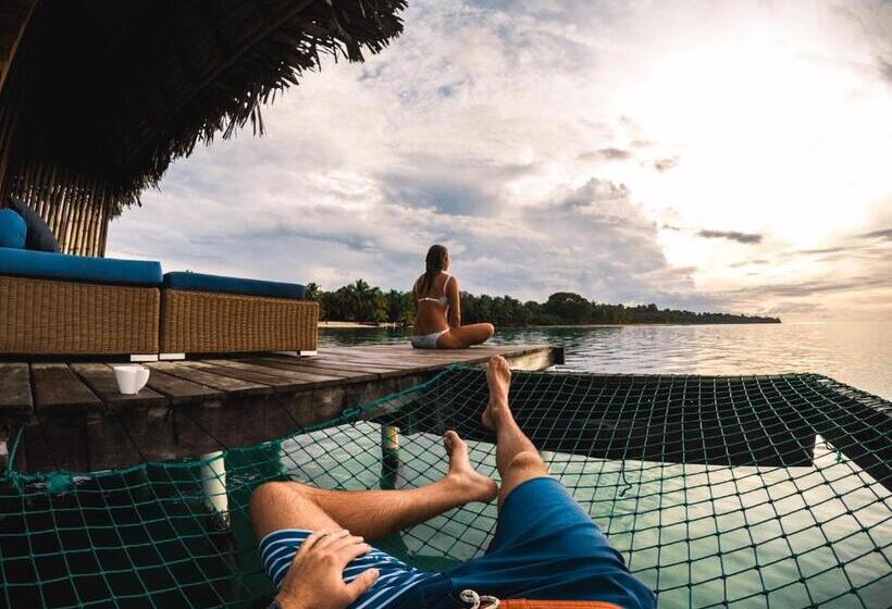 بنجلو ديلوكس, Azul Over The Water Resort