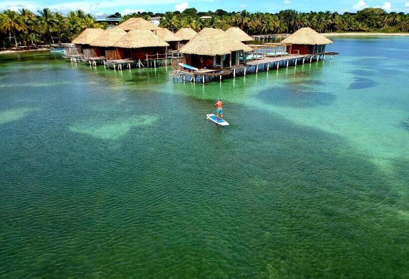 بانگلوی لوکس, Azul Over The Water Resort