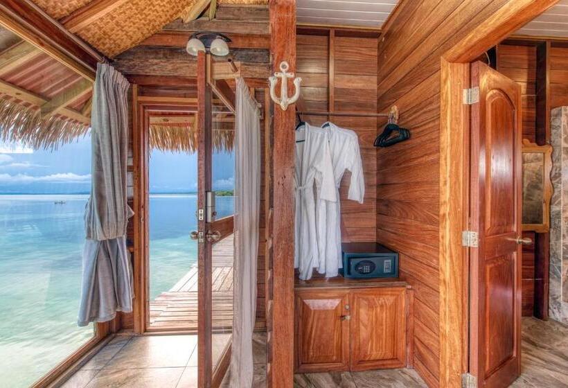بنجلو ديلوكس, Azul Over The Water Resort