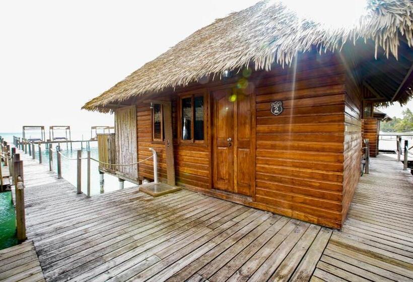 بانگلوی استاندارد, Azul Over The Water Resort