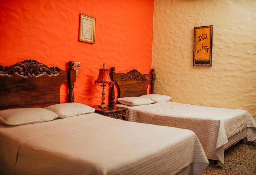 اتاق استاندارد سه نفره, Condesa