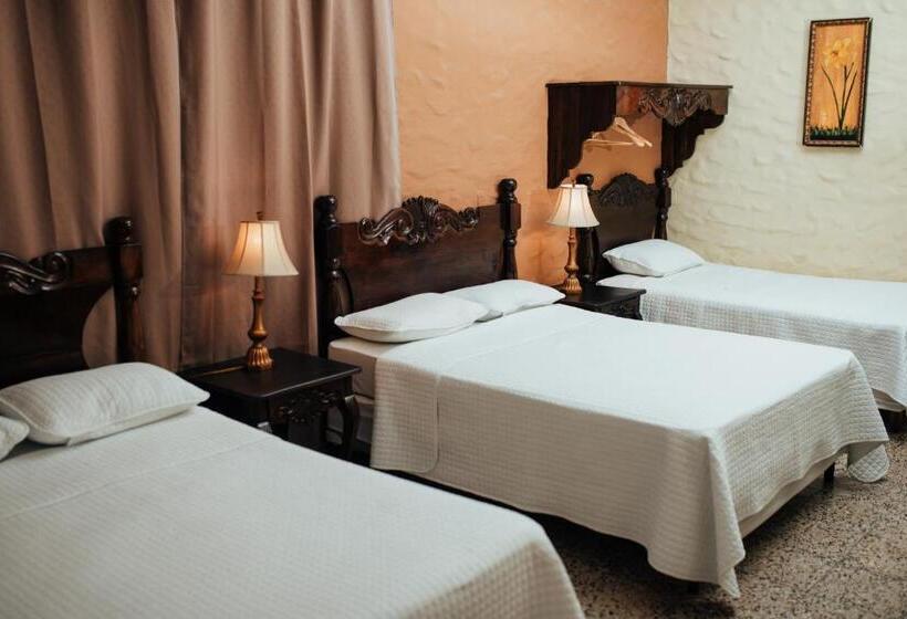 اتاق استاندارد سه نفره, Condesa