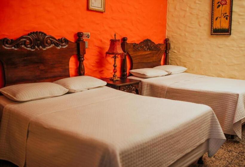 اتاق کلاسیک چهارنفره, Condesa