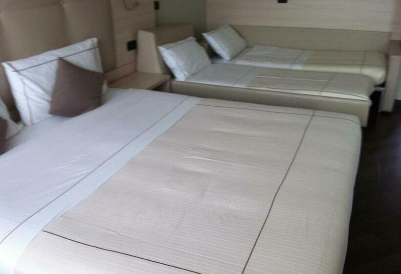 اتاق استاندارد چهار تخته, Acca Palace Aa Hotels