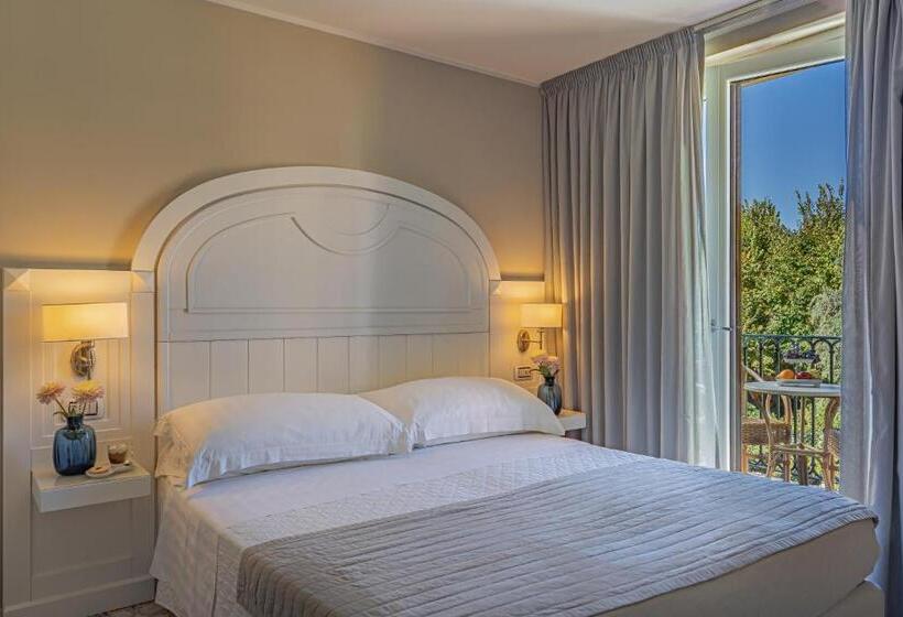 غرفة قياسية مزوَّدة بشُرفة, Capri