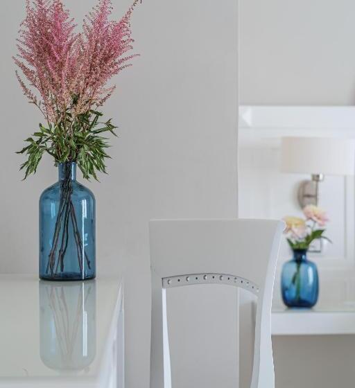 غرفة قياسية, Capri