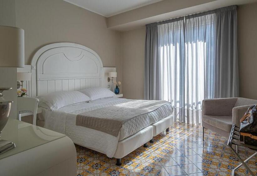 غرفة قياسية, Capri