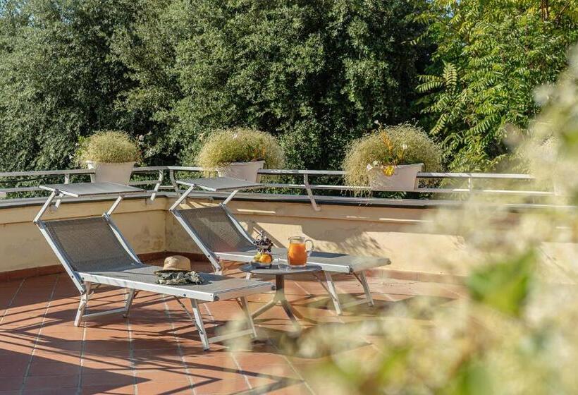 جناح جونيور, Capri