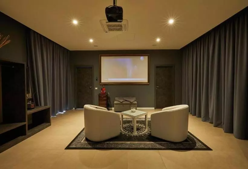 デラックススタジオ, Castelmartini Wellness & Business