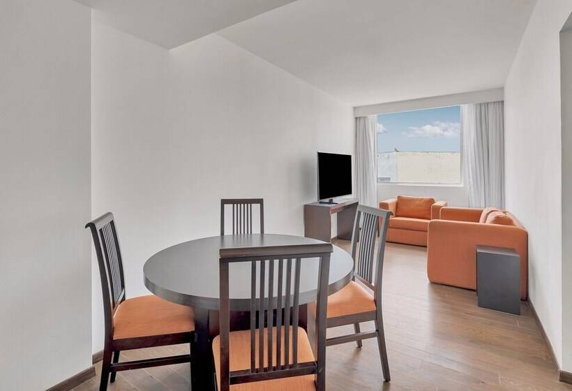 Полулюкс, Fiesta Inn Insurgentes Sur