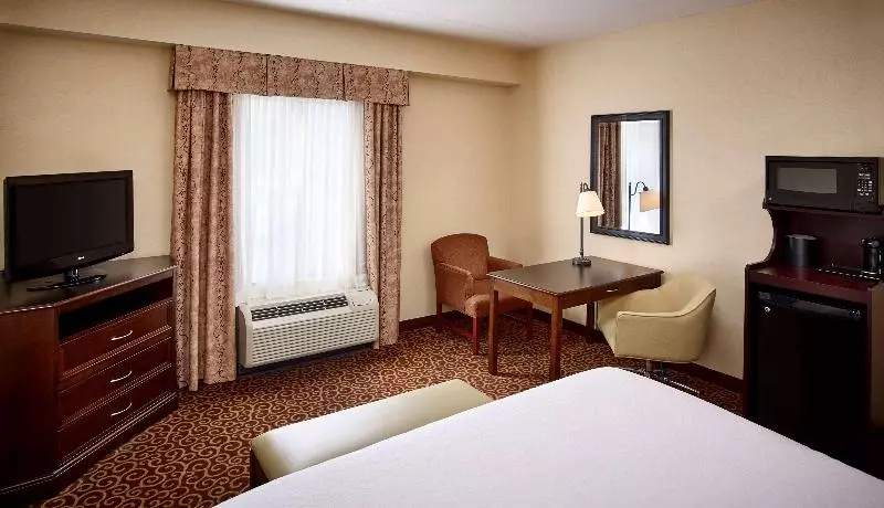 キングサイズベッドのスタンダードルーム, Hampton Inn By Hilton North Bay