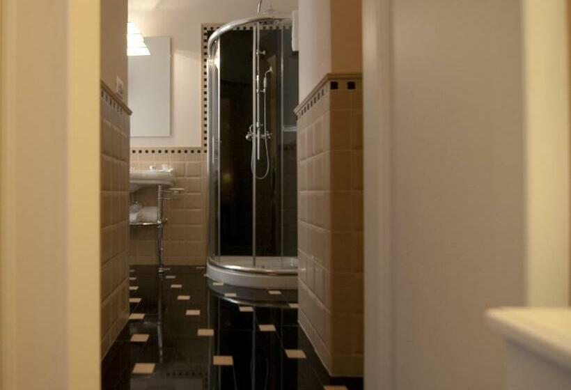 اتاق کلاسیک, Patria