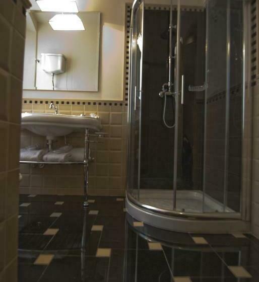 اتاق سوپریور سه تخته, Patria