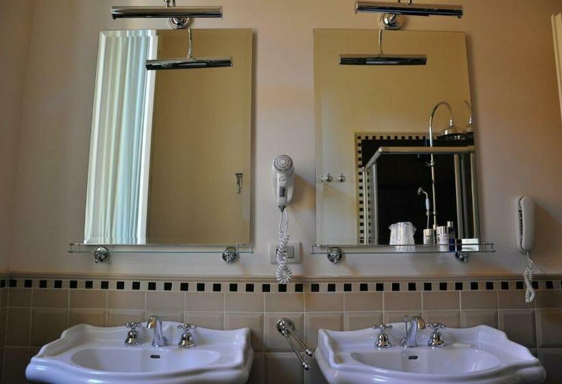 اتاق سوپریور, Patria