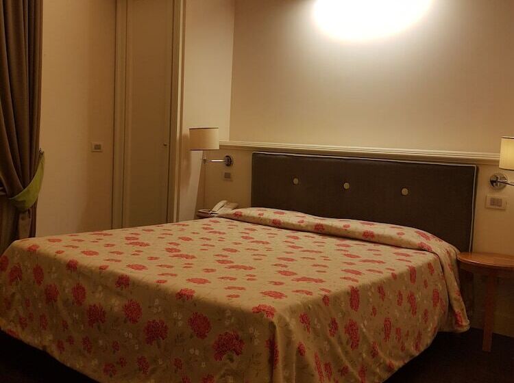 اتاق کلاسیک, Patria