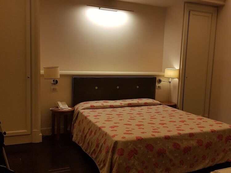 اتاق کلاسیک, Patria