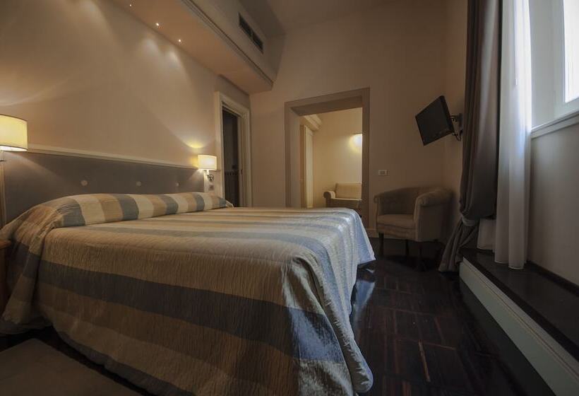 اتاق سوپریور, Patria