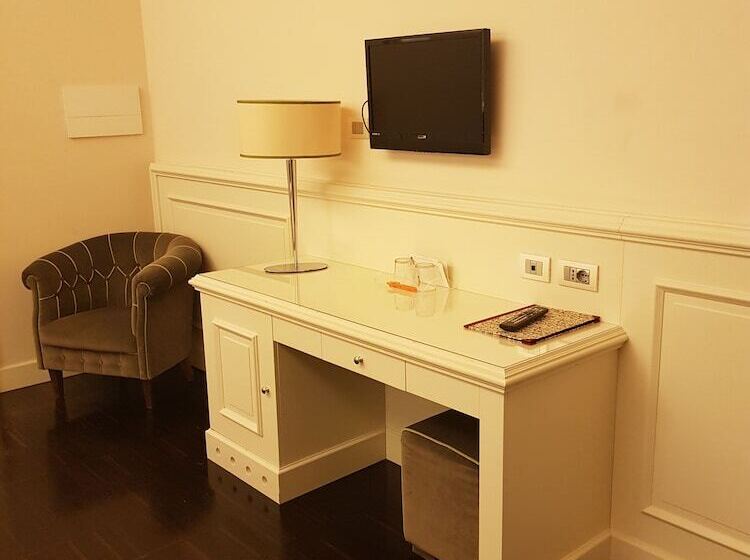 اتاق سوپریور, Patria