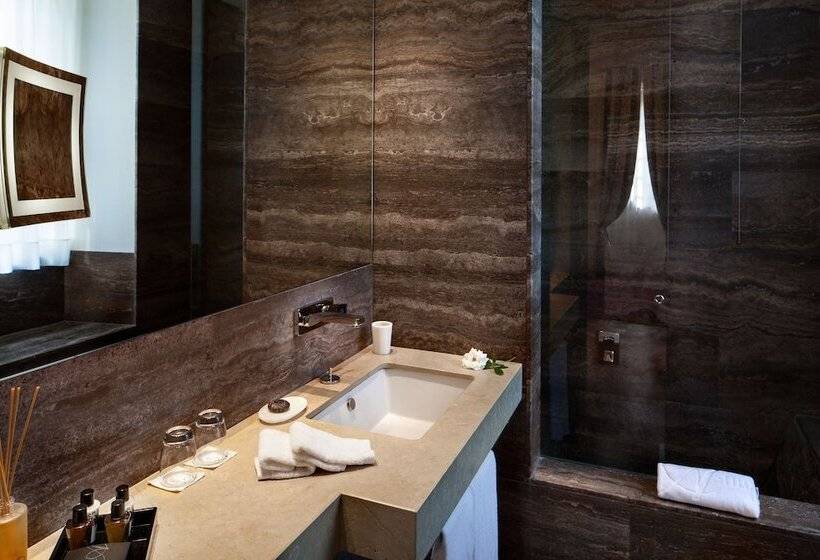 デラックスルーム, The Ashbee