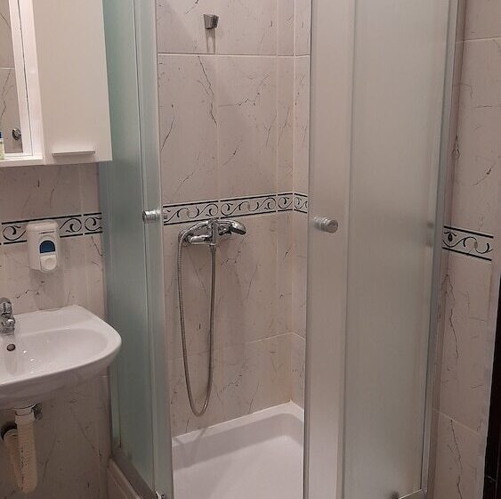 اتاق استاندارد یک نفره, Vojvodina