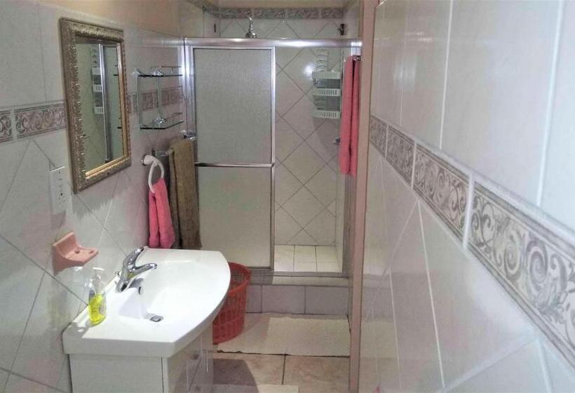 Estudio Estándar, Bayside Villa St. Lucia