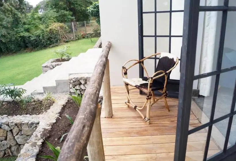 バルコニー付きデラックスルーム, Arusha Villa Karamu Coffee Estate