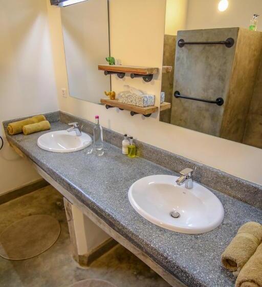 발코니 디럭스 룸, Arusha Villa Karamu Coffee Estate