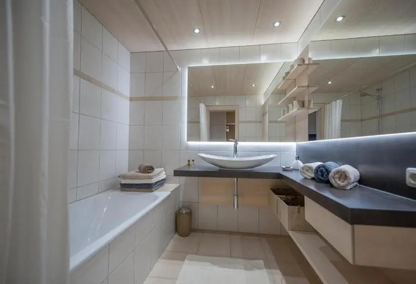 اتاق استاندارد چهار تخته, Arlsuites