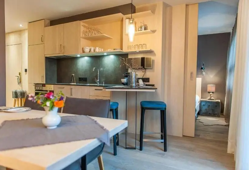 اتاق استاندارد چهار تخته, Arlsuites
