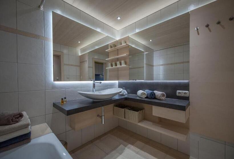 اتاق استاندارد چهار تخته, Arlsuites