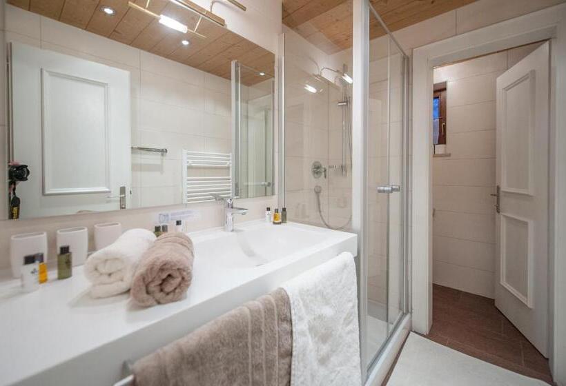 バルコニー付きスタンダードトリプルルーム, Arlsuites