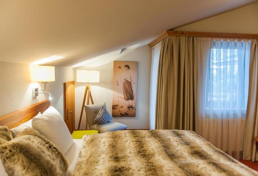 バルコニー付きスタンダードトリプルルーム, Arlsuites