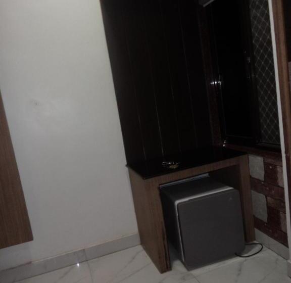 Chambre Economy, Kiran