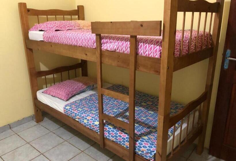 Кровать в Общей Комнате, Oncotô Palmas Hostel