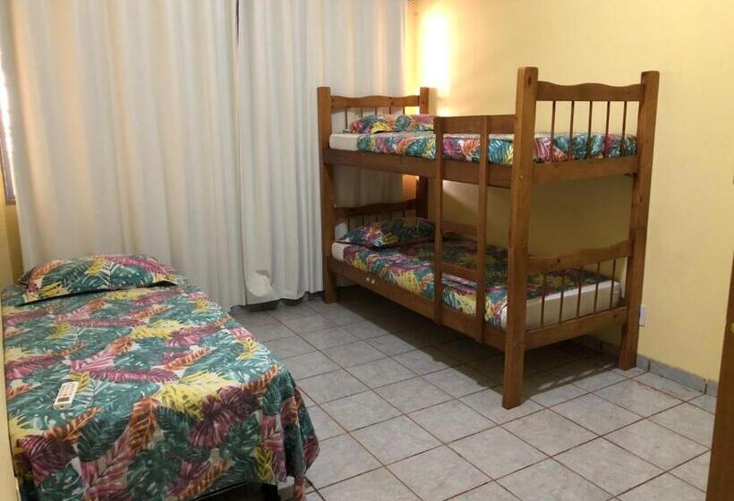 Кровать в Общей Комнате, Oncotô Palmas Hostel
