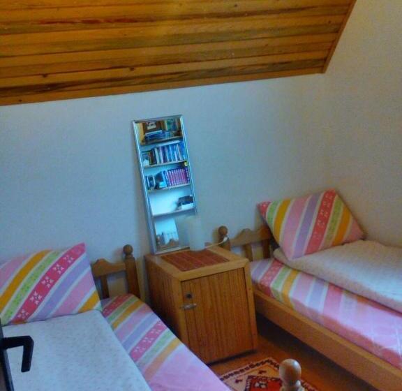 اتاق استاندارد با سرویس بهداشتی مشترک, Kovcica Rooms